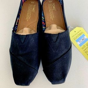 TOMS Classic - Women’s - NWT